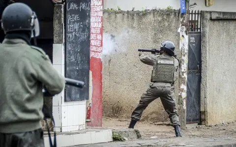 Philippe Dam (@philippe_dam) on Twitter photo Yesterday my colleague <a href="/ZenaidaMZ/">Zenaida Machado</a> briefed <a href="/EP_HumanRights/">DROI Committee Press</a> Committee on post-election violations in #Mozambique & situation in Cabo Delgado.
She called <a href="/EU_EEAS/">European External Action Service - EEAS 🇪🇺</a> to press for a SADC/AU-led independent inquiry, full accountability & commitments to reforms.
hrw.org/news/2025/01/2… Yesterday my colleague <a href="/ZenaidaMZ/">Zenaida Machado</a> briefed <a href="/EP_HumanRights/">DROI Committee Press</a> Committee on post-election violations in #Mozambique & situation in Cabo Delgado.
She called <a href="/EU_EEAS/">European External Action Service - EEAS 🇪🇺</a> to press for a SADC/AU-led independent inquiry, full accountability & commitments to reforms.
hrw.org/news/2025/01/2…