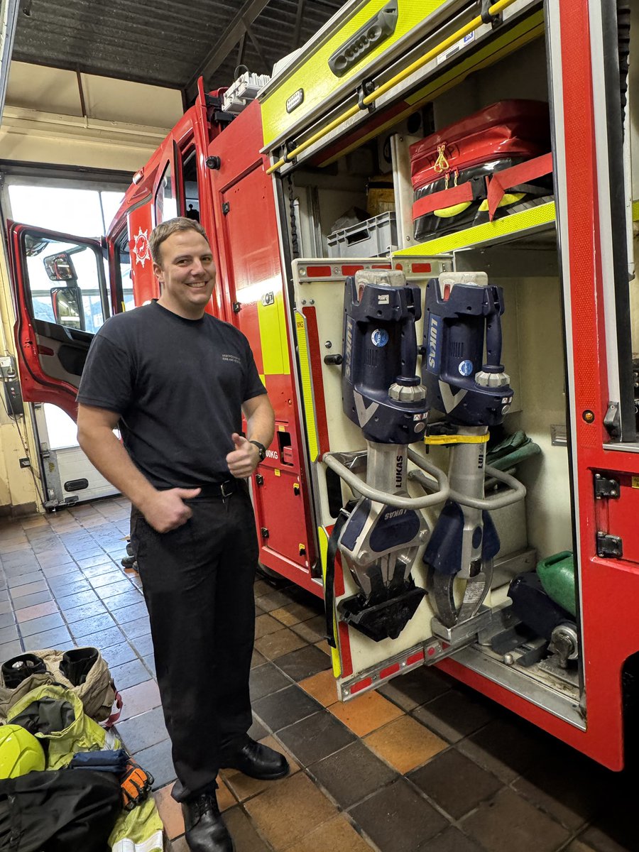 Burns Unit Stoke Mandeville Hospital (@burnsunitbht) on Twitter photo We were lucky enough to run a training session with <a href="/HFRS/">Herts Fire & Rescue</a> yesterday 😊. Thanks for having us!! We were lucky enough to run a training session with <a href="/HFRS/">Herts Fire & Rescue</a> yesterday 😊. Thanks for having us!!
