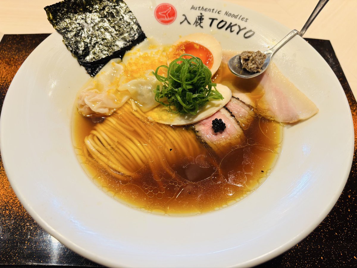 kakeru9876543's tweet photo. 昨日食べたラーメン🍜

平日なのに並びの人数エグかった https://t.co/QusYtFWMji
