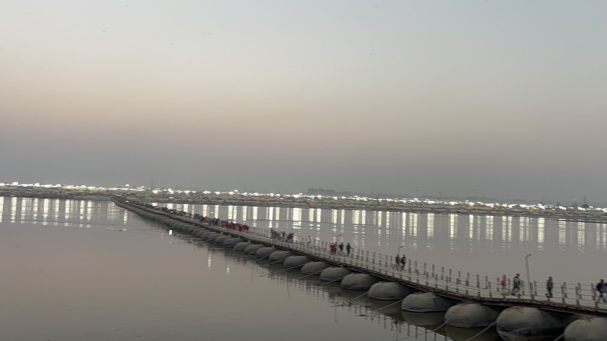 vimalpratap's tweet image. महाकुम्भ में हुए हादसे से व्यथित होना स्वाभाविक है ।
सभी से अनुरोध है की प्रशासन के द्वारा दी गई जानकारी का पालन करें ! #MahaKumbh2025 #UPPOLICE