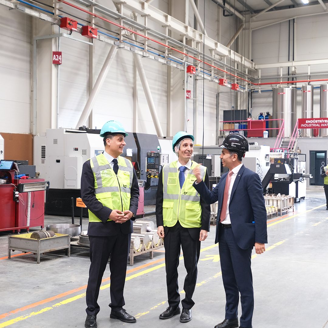 İZMİR İTALYA KONSOLOSU DANIELE BIANCHI’DEN AYDIN SANAYİSİNE YAKIN İLGİ

İzmir İtalya Konsolosu Daniele Bianchi, Aydın ziyaretleri kapsamında sanayici üyelerimizi ziyaret etti. Konsolos Bianchi, Aydın’ın önde gelen sanayi kuruluşlarından OKT Trailer Sanayi ve Ticaret Ltd. Şti. ile