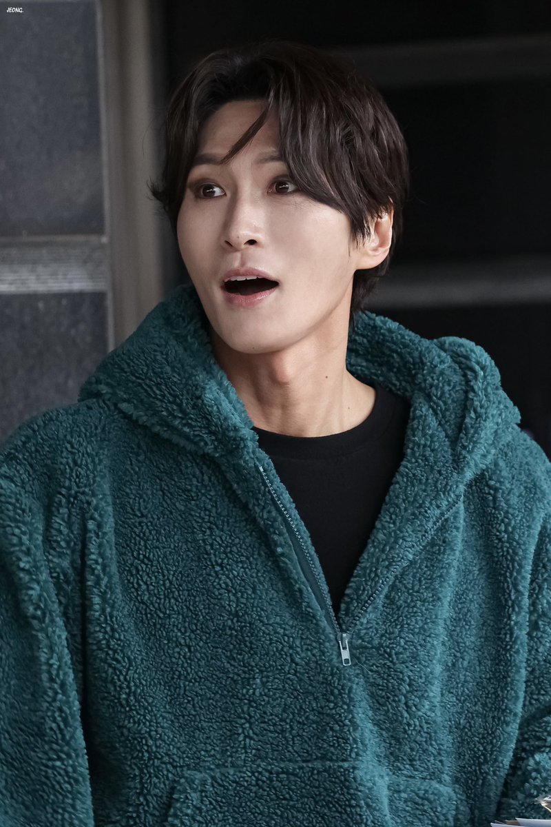 jeong_pic's tweet photo. 250126 지저스 크라이스트 수퍼스타 퇴근길
#박은태

평생 편지 주고 싶은 배우 1위
사유: https://t.co/HAx4BPvaor