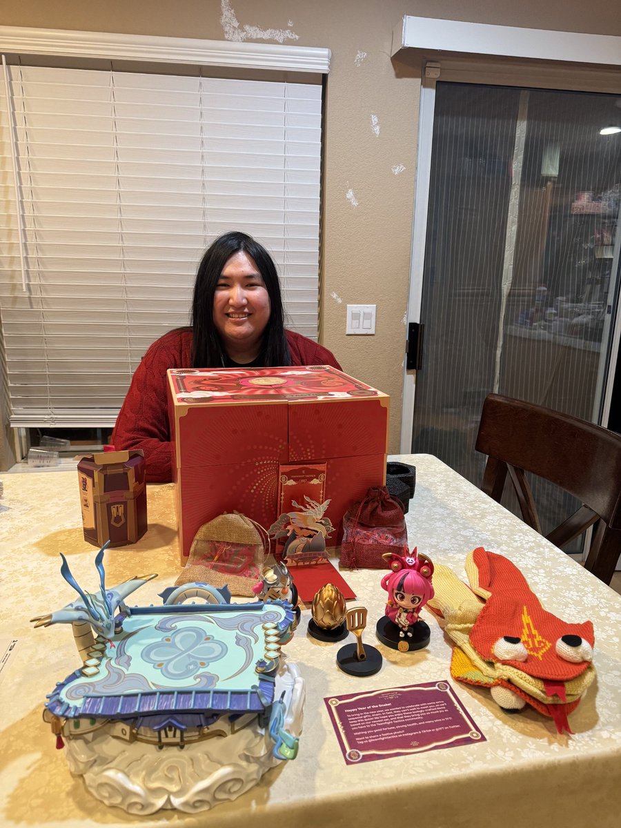 I WAS KINDA FREAKED OUT BECAUSE A HUGE PACKAGE SHOWED UP AT MY DOOR FOR CHINESE NEW YEAR BUT THX <a href="/TFT/">Teamfight Tactics</a> THIS IS SOOOOOO COOL