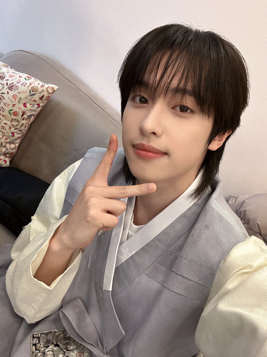 spoooooon123's tweet photo. 꼬마신랑 이. 좋아 https://t.co/xjDaOkfzcj