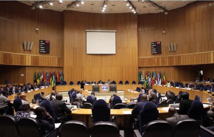 _AfricanUnion's tweet photo. The 𝐀𝐟𝐫𝐢𝐜𝐚𝐧 𝐔𝐧𝐢𝐨𝐧 𝐏𝐞𝐚𝐜𝐞 𝐚𝐧𝐝 𝐒𝐞𝐜𝐮𝐫𝐢𝐭𝐲 𝐂𝐨𝐮𝐧𝐜𝐢𝐥 has expressed grave concern over the increased tensions between the 𝐃𝐞𝐦𝐨𝐜𝐫𝐚𝐭𝐢𝐜 𝐑𝐞𝐩𝐮𝐛𝐥𝐢𝐜 𝐨𝐟 𝐂𝐨𝐧𝐠𝐨 and 𝐑𝐰𝐚𝐧𝐝𝐚 and strongly condemns the heinous attacks by the M23, which resulted in the loss of lives, injuries, and displacement, especially women and children, and warns that those concerned will be held accountable for their actions.

The activities of the Allied Democratic Forces (ADF) and Democratic Forces for the Liberation of Rwanda (FDLR) have worsened the insecurity and suffering of the population in eastern DRC.
 The PSC demands the M23, ADF and FDLR, other armed and terrorist groups operating in eastern DRC to immediately and unconditionally cease their attacks and permanently disband and lay down their arms.

Further, PSC calls for an immediate and unconditional withdrawal of M23 from Minova, Sake, and Goma, and other occupied areas in the DRC, and all other foreign armed and terrorist groups operating in the DRC.
 PSC unequivocally condemns any foreign military support being provided to M23 and any other armed group operating in eastern DRC and demands the immediate cessation of such support and the immediate withdrawal of any such external party from the entire Congolese territory.
 The PSC has commended the efforts of H.E. João Manuel Lourenço, President of Angola, the Chair of ICGLR and AU Champion for Peace and Reconciliation, for facilitating dialogue between the DRC and Rwanda and urges the two parties to continue extending their cooperation and collaboration to the efforts of the Facilitator.
 𝐑𝐞𝐚𝐝 𝐭𝐡𝐞 𝐂𝐨𝐦𝐦𝐮𝐧𝐢𝐪𝐮𝐞 here: 𝐄𝐧𝐠𝐥𝐢𝐬𝐡- https://t.co/OUFVI0plxB