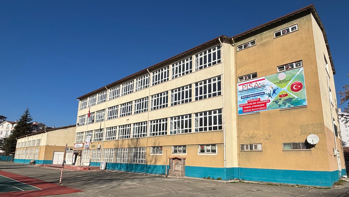 tokatymtal's tweet photo. PISA Nihai Uygulaması kapsamında Okul binamıza afişin asılmasında desteklerini esirgemeyen Tokat Belediye Başkanı M.Kemal YAZICIOĞLU'na, Tokat Belediyesi İtfaiye Müdürü Yavuz GÜLDEN'e ve Personellerine Teşekkür Ederiz. @tcmeb @tokatmem  @HuseyinKir64 @TokatBelediye @sa65077513 https://t.co/XStlaQ1lm3