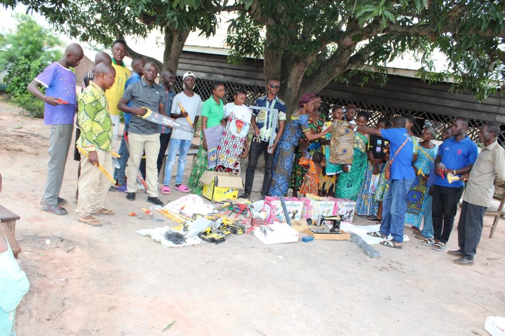Caritas Kongolo (@caritaskongolo) on Twitter photo Dotation des kits de formation professionnelle aux jeunes accompagnés par la Caritas Kongolo à travers le projet Résilience et réinsertion socio – économique des jeunes caritaskongolo.org/wp/dotation-de… <a href="/CaritasCongo/">Caritas Congo Asbl</a> Dotation des kits de formation professionnelle aux jeunes accompagnés par la Caritas Kongolo à travers le projet Résilience et réinsertion socio – économique des jeunes caritaskongolo.org/wp/dotation-de… <a href="/CaritasCongo/">Caritas Congo Asbl</a>