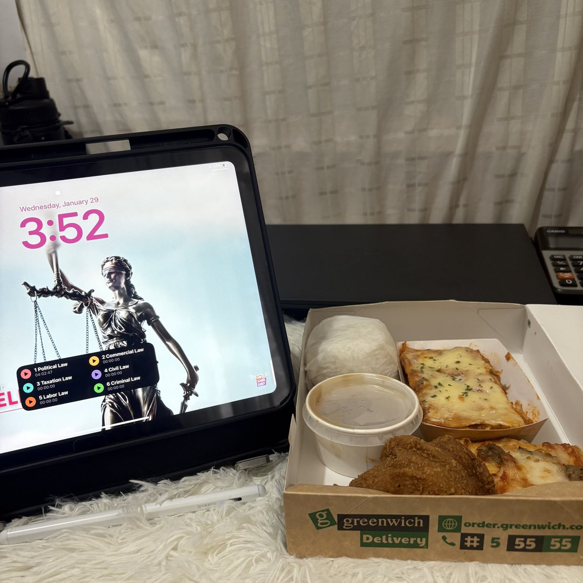 Gwenchana2025's tweet image. Ayaw mag-study out para makatipid, pero nagpa-deliver ng food na triple ang presyo—priorities, bes! #StudyBreak Lezgo