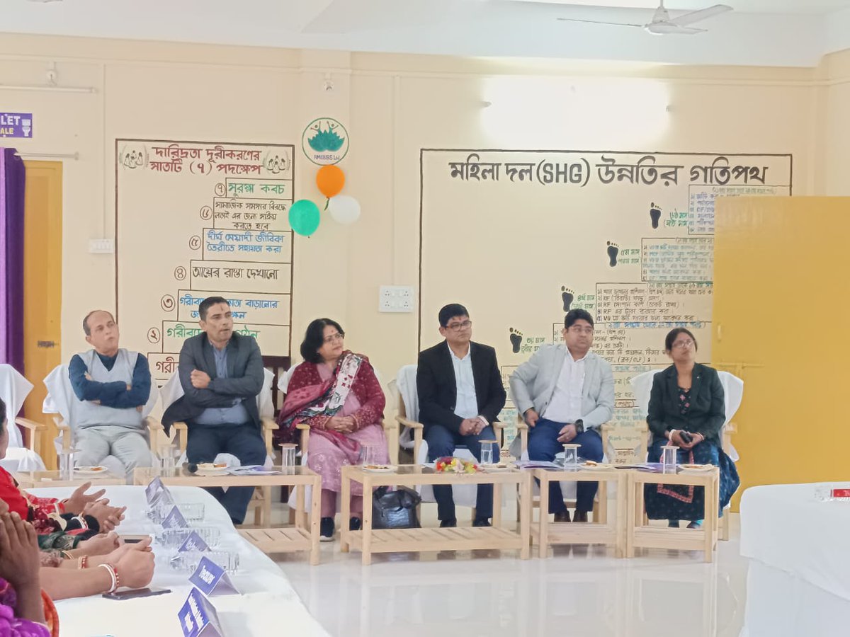 Ms. Kalyani Mishra, Senior Economic Advisor, visited Rajnagar CLF under Gomati District, engaging with the Executive Committee and Sub-committees on CLF operations, governance, and SHG-driven livelihoods. She appreciated the inspiring efforts and initiatives led by SHG Didis.