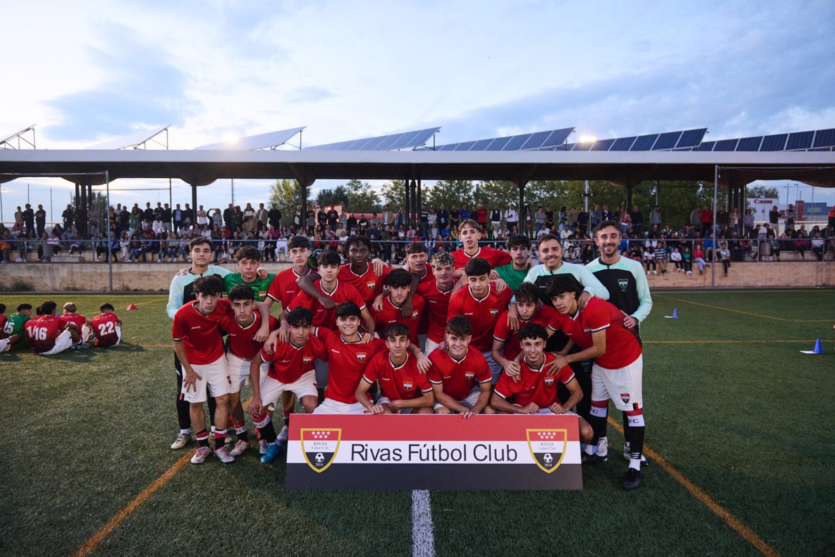 javsanchoc's tweet photo. Jornada 19/38. Finalizamos líderes la primera vuelta.
El camino va a ser muy largo, pero lo estamos disfrutando mucho. 
Vamos a por ello. ♥️⚽️ https://t.co/Eb6SOBPjvv