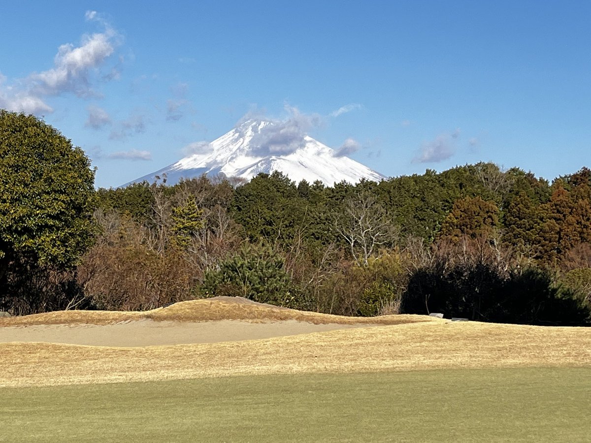 m5yynd's tweet photo. 今日は富士山を眺めながらゴルフ🏌️♂️⛳️
悩んでいたパターは最終的に『Piretti パター コットンウッド2 プレミアシリーズピン型 』を入れました😆
初めて使って34パット、悪くなかったです🙌
次回は30パット切り💪
スコアは私が95、友達は75!!
#ゴルフ好きと繋がりたい
#Piretti https://t.co/esgYZjrsGq