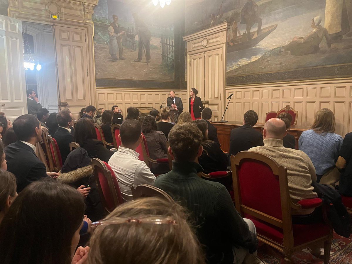 Mairie du 15 (@mairie15) on Twitter photo Carton plein pour la première soirée des jeunes pro’ (25-35 ans), en présence de <a href="/Philippe_Goujon/">Philippe Goujon</a>, avec plus de 150 participants venant de tous les secteurs économiques, bonne occasion pour échanger et créer des synergies entre jeunes entrepreneurs Carton plein pour la première soirée des jeunes pro’ (25-35 ans), en présence de <a href="/Philippe_Goujon/">Philippe Goujon</a>, avec plus de 150 participants venant de tous les secteurs économiques, bonne occasion pour échanger et créer des synergies entre jeunes entrepreneurs