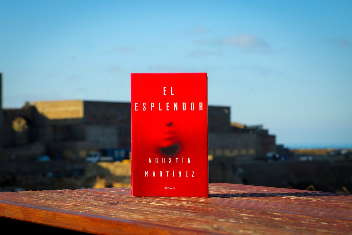 📢 ¡SORTEO! ¿Quieres ganar un ejemplar de «El esplendor», de Agustín Martínez (<a href="/sr_hueso/">agustín martínez escritor</a>)? 

Solo tienes que:
👉Seguir a <a href="/edit_planeta/">Editorial Planeta</a> 
⚠️Hacer RT
👥Etiquetar a 2 personas

⏳Tienes tiempo hasta las 10h del lunes 3/02.
ow.ly/J7j950Cdn82

📸 Javier Ocaña