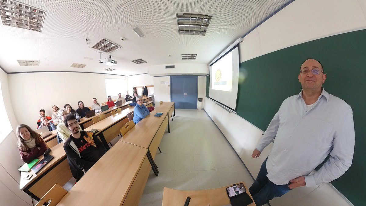 DMontesG's tweet photo. Comienzo de las clases del 2º cutrimestre del @MasterAstroUCM clase conjunta de “El Sol” de @DMontesG con los estudiantes de “ESTRELLAS FRÍAS Y OBJETOS SUBESTELARES” y “SISTEMA SOLAR Y EXOPLANETAS” @Fisicas_UCM @unicomplutense. 
Imagen 360 animada el 28 enero 2025 https://t.co/fPnszXAui0