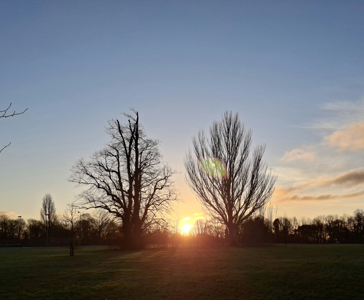 PhilBurkett's tweet photo. A good and joyous morning  from 
#ElthamParkSouth 
@SEninemag @ElthamCafe @ElthamMatters @ThisisEltham #SE9 #livelaughlove https://t.co/seAjldjyM8
