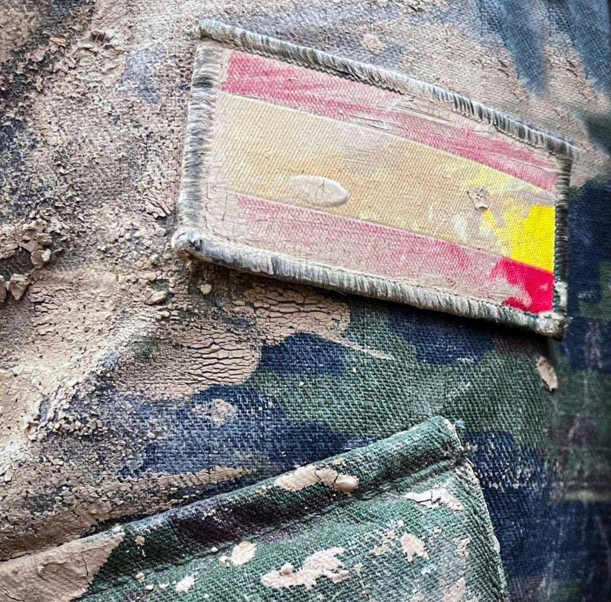 Defensagob's tweet photo. Hoy se cumplen 3 meses de la #DANA en Valencia. Las #FuerzasArmadas jugaron y juegan un papel esencial apoyando a la población en tareas de rescate y recuperación. 
Nuestro compromiso: siempre al servicio de España. 🪖🤝🇪🇸 https://t.co/kockvYwt4Y