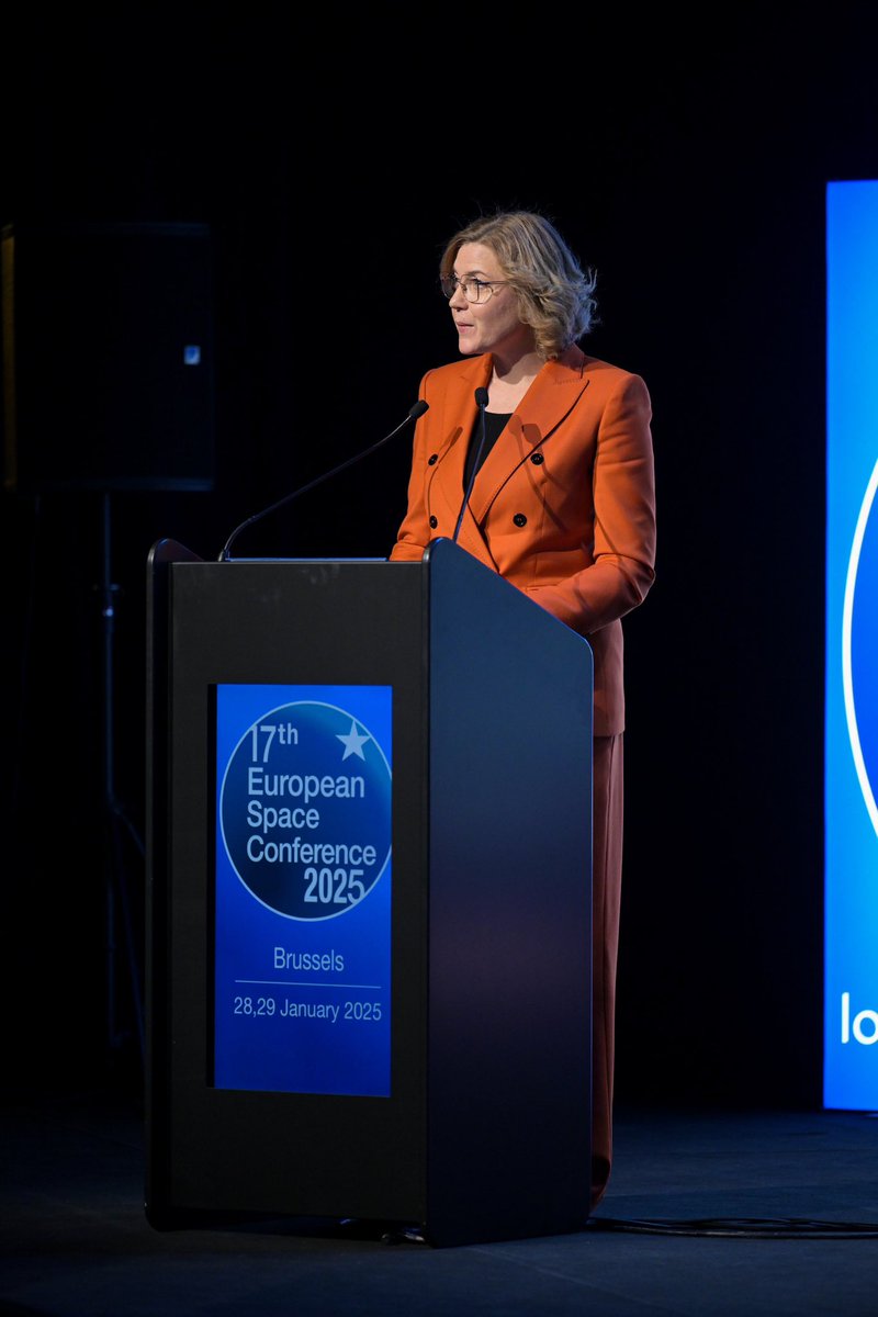 HennaVirkkunen's tweet image. A pleasure speaking at the European Space Conference yesterday 🪐 Tech sovereignty is extremely relevant for space &amp;amp; I am determined to ensure #techsovereignty in Europe 🇪🇺 Critical technologies like #AI, #semiconductors, #quantum &amp;amp; #connectivity are key to remaining competitive.