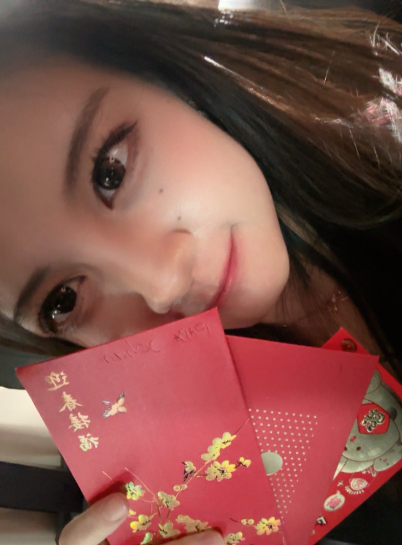 A_ChristyJKT48's tweet photo. siapa mau angpao https://t.co/bp2QuE4p8G