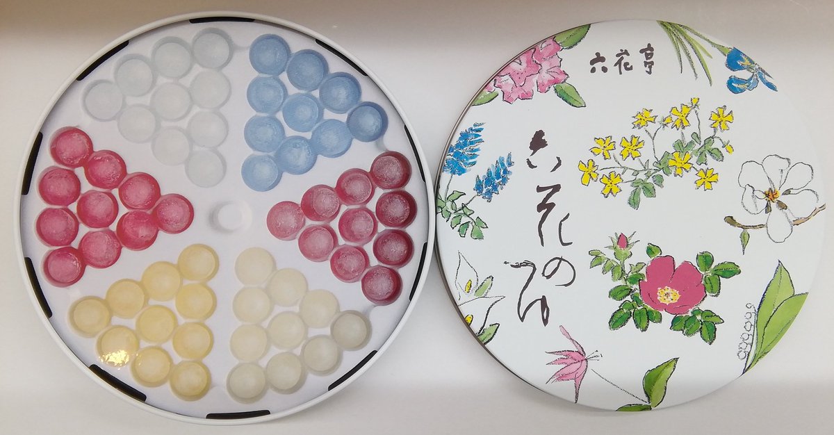 hako_matsuoka's tweet photo. 何年も前からある商品なんですが
昨年、突然に爆発的に売れ出した商品
六花亭「六花のつゆ」(￥920)🌟
今年も売れ行きがうなぎ登りです⤴️

砂糖の薄い膜の中には、カラフルで香り高いリキュールが入ってます🍷
まるでジュエリーみたいに美しいボンボン💎
紅茶に入れて楽しむこともできますよ☕😉 https://t.co/OxoWslPNgv