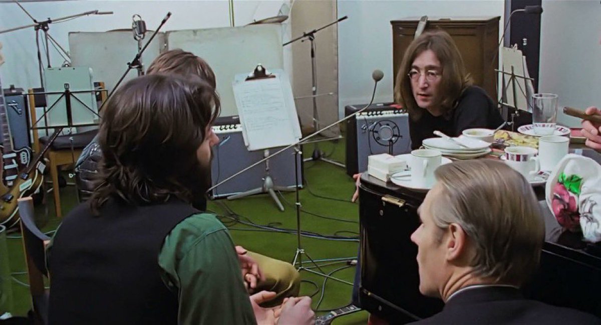 yesterdaypills's tweet image. #GetBackSessions
Giorno 20
29 gennaio 1969: i Beatles prendono la decisione storica di esibirsi in un concerto sul tetto degli studi Apple il giorno seguente. Nonostante le esitazioni di George, che non è ancora del tutto convinto, il progetto prende forma.
Durante questa intensa