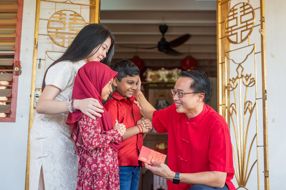 🌟 Happy Chinese New Year! 🧧🐍 🌟

This year, as the golden snake symbolizes renewal and good fortune, let us embrace the spirit of unity and togetherness, just like this beautiful moment shared across cultures and hearts.

#GongXiFaCai #YearOfTheSnake