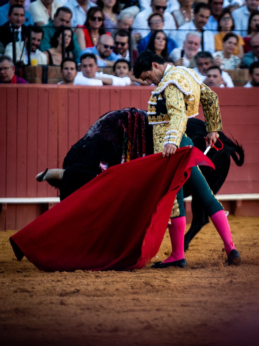 «El toreo es hasta donde te dé la mano, de cadera a cadera».
¿Y hasta dónde da la mano, maestro?
Tras un silencio largo: «Hasta donde tú sueñes»