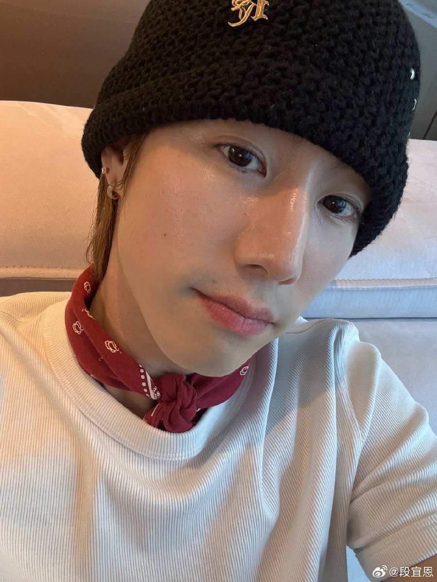 withyoumarktuan's tweet photo. 250129 Mark’s Weibo Update

“Happy New Year! Wishing everyone all the best, good health, and happinness in the new year🧧💕"

#MarkTuan #Mark #段宜恩 #마크 
@marktuan @DNAmngmnt 
#GOT7 #갓세븐 @GOT7 @GOT7Official https://t.co/AV9kTDyBYM