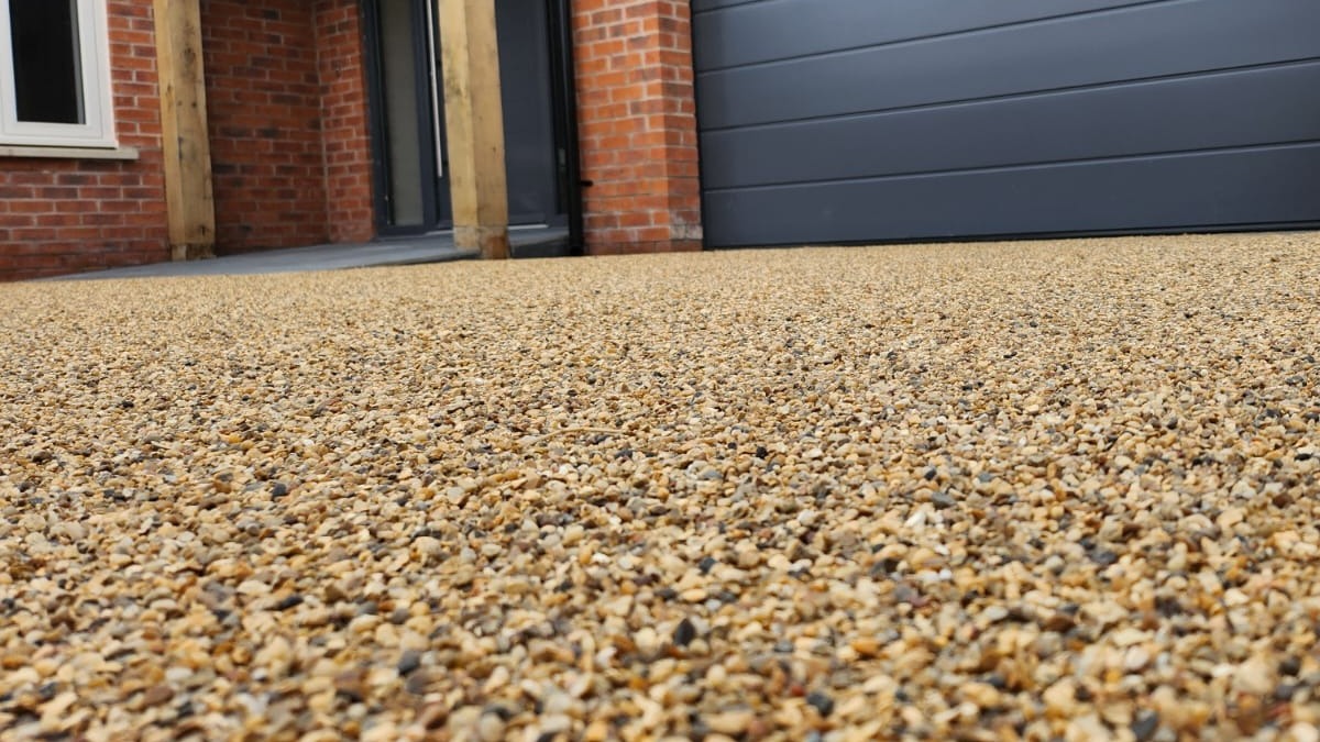 HMSDecorative's tweet image. We love working with #housingdevelopers and our most recent project was no exception! #BelvoirDevelopments approached us to lay an Amber Gold #resinbondeddriveway for a new property in the heart of #Wymeswold #luxurydriveways