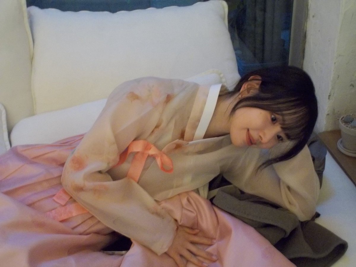 언니들이 멱살 잡고 다시 돌아오라고 하시는데...