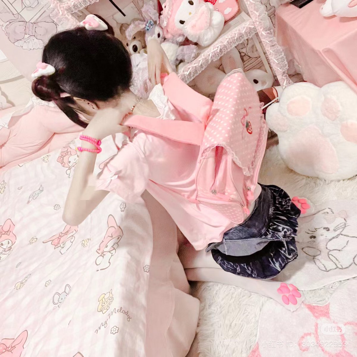 身長145cmで胸なくて
 アソコの毛もなかったら
 未成年じゃないかって疑うよね…

 ちゃんと成人してるんだよ、、

 ただ小学生体型なだけで、、