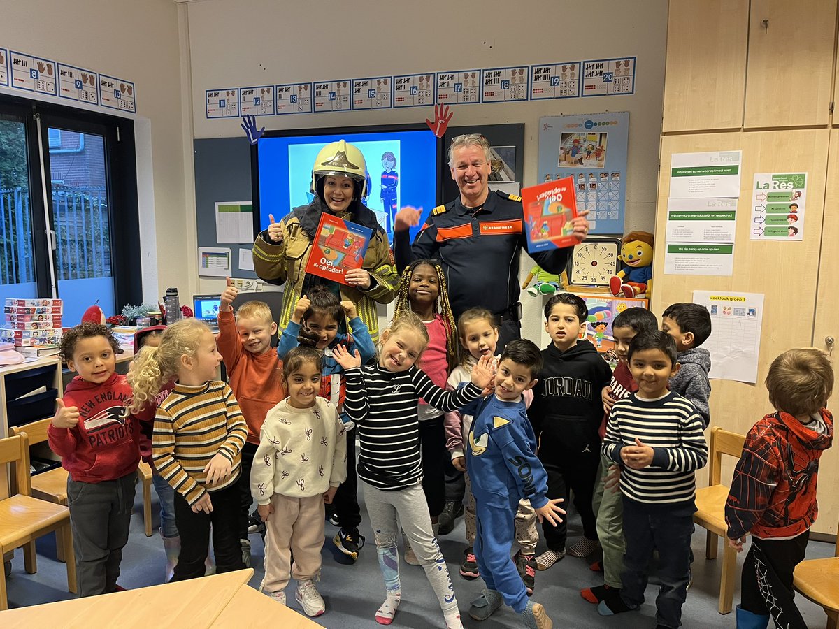 Stephan Wevers (@stephanwevers) on Twitter photo Lezen én voorlezen is belangrijk voor kinderen. En we kunnen als #Brandweer ze ook wat tips over brandveiligheid meegeven. Jong geleerd is oud gedaan ✔️
Was weer top om te doen. <a href="/BrandweerTwente/">Brandweer Twente</a> Lezen én voorlezen is belangrijk voor kinderen. En we kunnen als #Brandweer ze ook wat tips over brandveiligheid meegeven. Jong geleerd is oud gedaan ✔️
Was weer top om te doen. <a href="/BrandweerTwente/">Brandweer Twente</a>