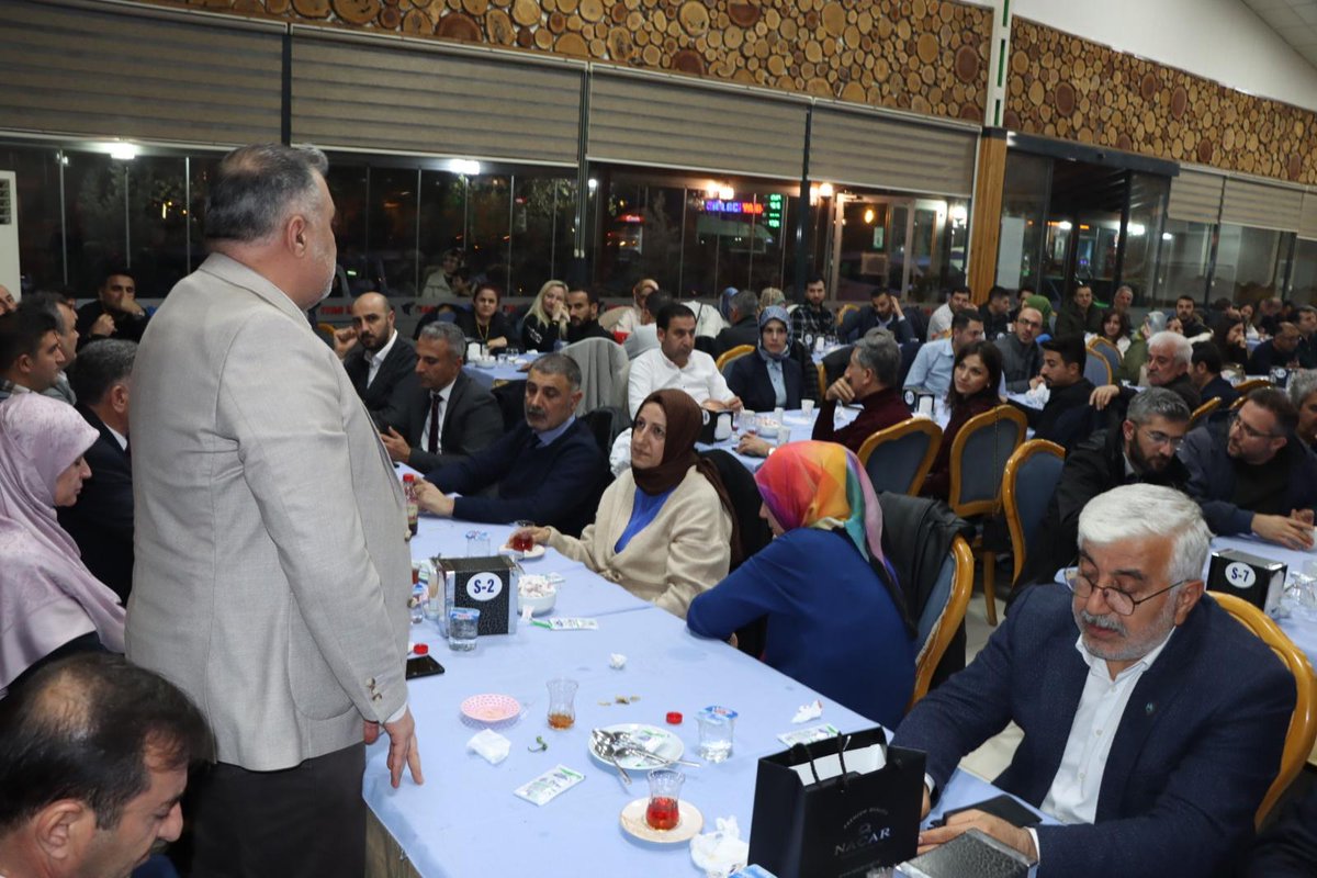 Nurettin KIYAS (@kiyasnurettin) on Twitter photo 5 yıldır yürütüğüm Adıyaman İl Tarım Müdürlüğü görevimden bugün ayrıldım Görev boyunca bize her türlü destek sunan Valilerimiz Sn <a href="/mahmutcuhadar4/">Mahmut Çuhadar</a> <a href="/DrOsmanVarol/">Dr Osman Varol</a> Bakan Yrd <a href="/AhmetAYDIN_02/">Ahmet AYDIN</a> milletvekilermiz mesai arkadaşlarım ve misafirperver Adıyaman çiftçimize şükranlarımı sunuyorum 5 yıldır yürütüğüm Adıyaman İl Tarım Müdürlüğü görevimden bugün ayrıldım Görev boyunca bize her türlü destek sunan Valilerimiz Sn <a href="/mahmutcuhadar4/">Mahmut Çuhadar</a> <a href="/DrOsmanVarol/">Dr Osman Varol</a> Bakan Yrd <a href="/AhmetAYDIN_02/">Ahmet AYDIN</a> milletvekilermiz mesai arkadaşlarım ve misafirperver Adıyaman çiftçimize şükranlarımı sunuyorum