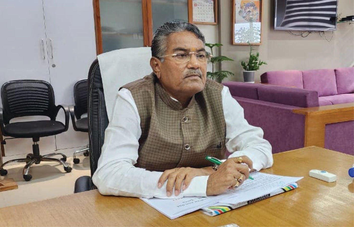 Truck Collides with Car of Gujarat Cabinet Minister in Chotila