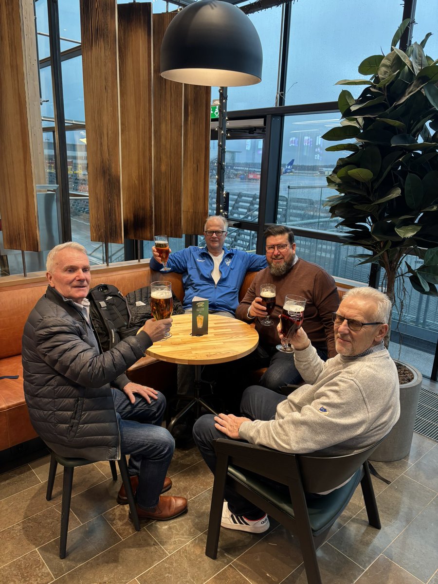 Den traditionella ölen med bästa PRO Ultras gänget så skål då 🍺🍺🤍💙