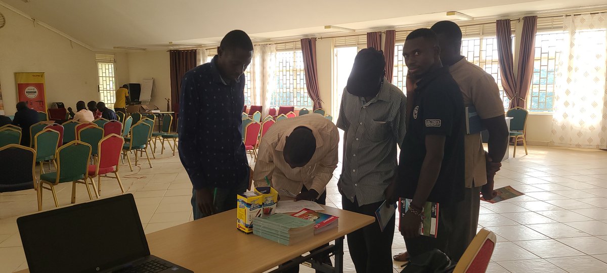 Engsol_UG's tweet photo. ⌛️𝐇𝐀𝐏𝐏𝐄𝐍𝐈𝐍𝐆 𝐍𝐎𝐖!
🚜 The tractor operators and mechanics training is in progress at NARO Mbarara ZARDI offices. Empowering skills for efficient agricultural machinery use!
#EngsolMbarara #TractorTraining #AgriculturalMachinery https://t.co/qVDQx1B4fn