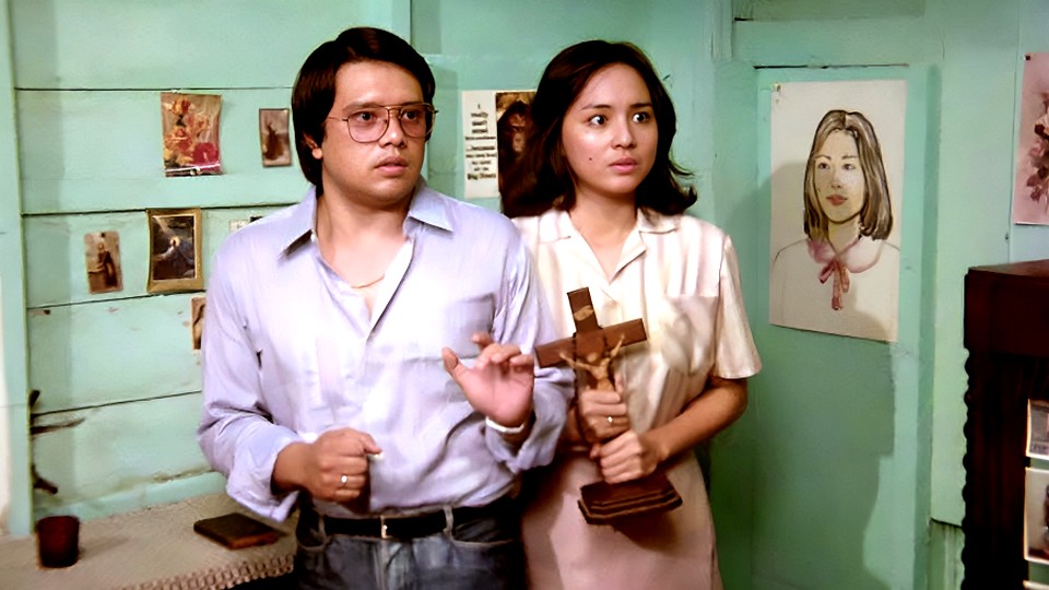 #KisapMata FULL MOVIE
A retired police sergeant has an unnatural stranglehold over his wife and daughter. His claustrophobically enclosed world is threatened when his daughter Mila finds herself pregnant and was forced to marry Noel. 

WATCH NOW! bit.ly/KisapmataYouTu…