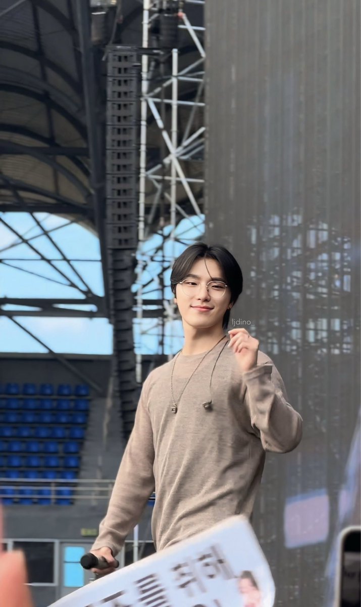 ljdino_'s tweet photo. here’s for the dinonara girlies ✨ very campus crush ang atake talaga 😭

#SEVENTEEN_RIGHT_HERE_IN_BULACAN https://t.co/8GtP99kC4i