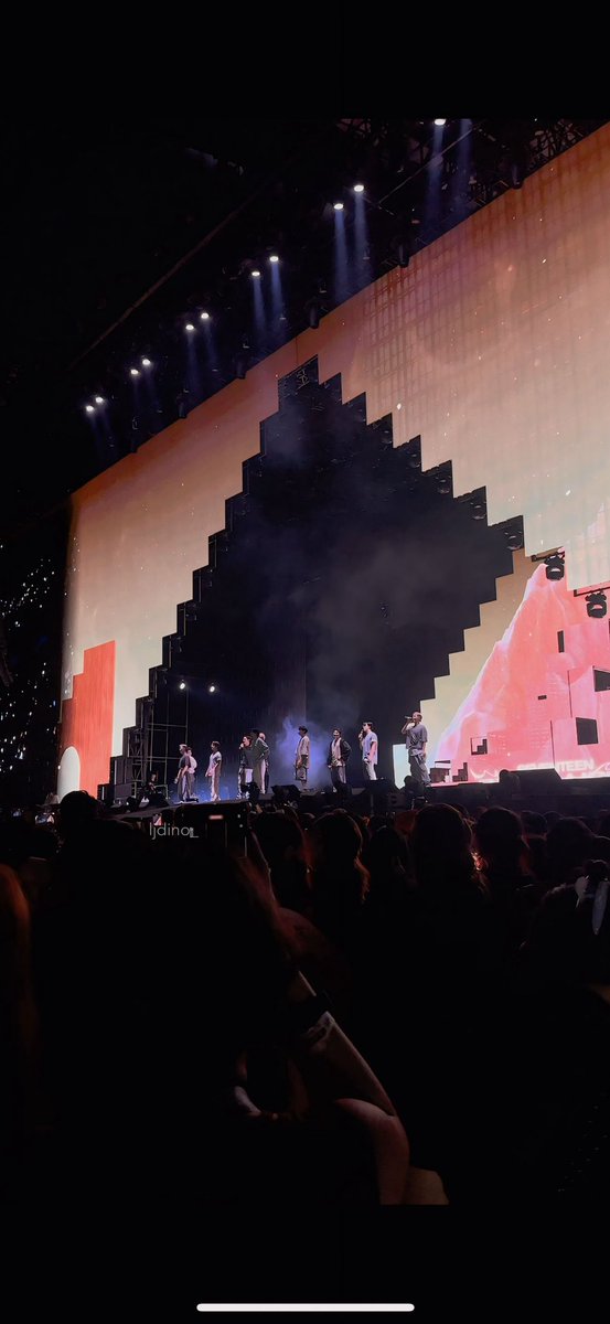 my healing, home and headliner 🩷🩵💎

#SEVENTEEN_RIGHT_HERE_IN_BULACAN