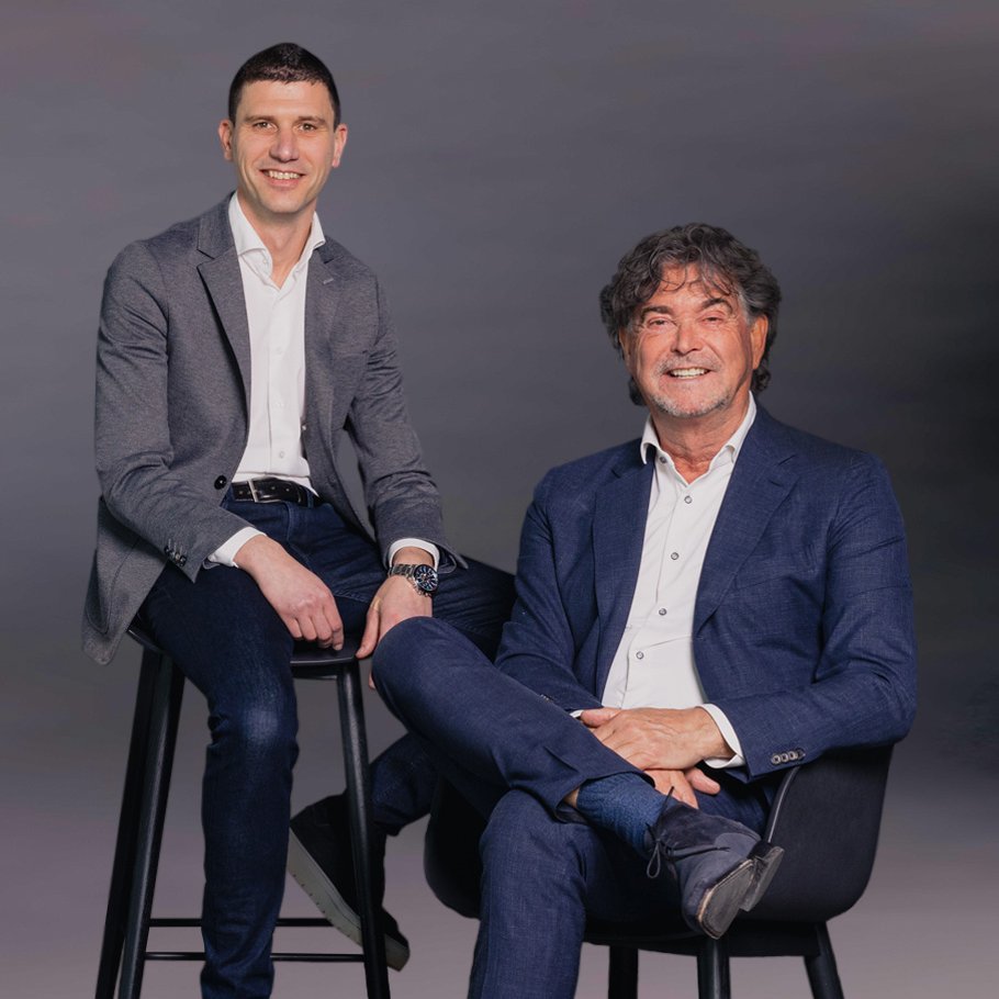 Dit jaar vieren we een bijzondere mijlpaal: ons 30-jarig bestaan3⃣0⃣🎉 Naast dit feestelijke moment start ook een nieuw hoofdstuk: Hans van Driel draagt het stokje over aan Alex Smaling als directeur. Lees hier het hele bericht 👉 nsecure.nl/kennis/nsecure…