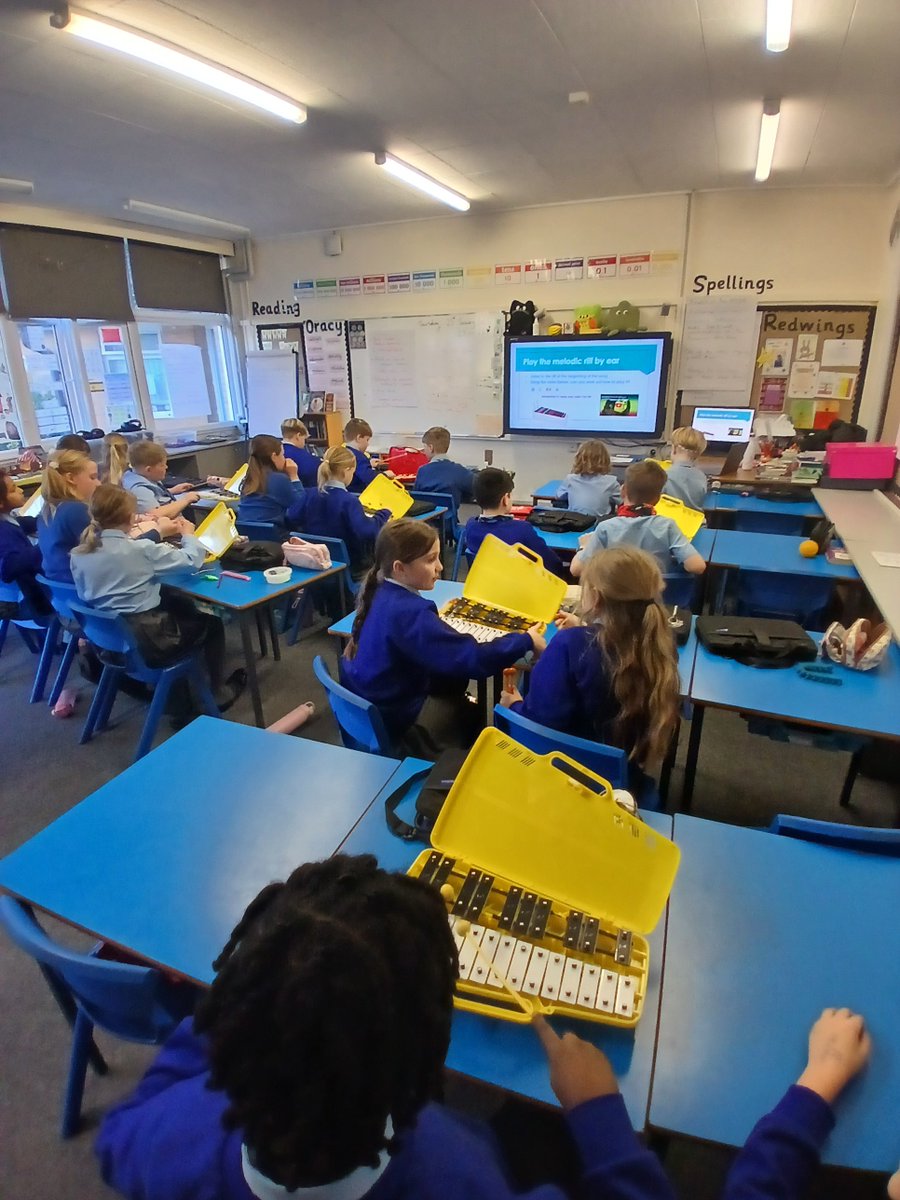 LEOacademyarts's tweet photo. Tune-in Tuesdays: @WestAshtead have been investigating Triads on the glockenspiels as part of their @SingUpTweets lessons on Bob Marley. They have been playing the riff from Three Little Birds. #LEOArts #LEOMusic #Artsmark #Creative https://t.co/FYV4m0OE9N