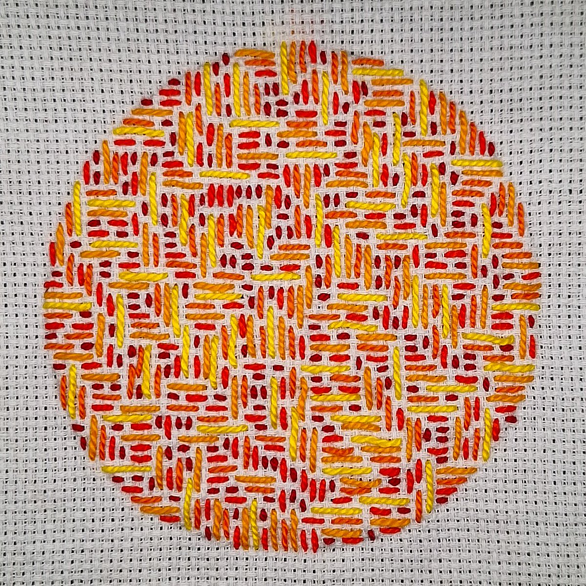 code2pixels_'s tweet image. gm! ☀️

Invertendo cores (2024) on @rodeodotclub 

#generativeembroidery #generativeart #textilgenerativo

rodeo.club/post/0x38bA9F0…