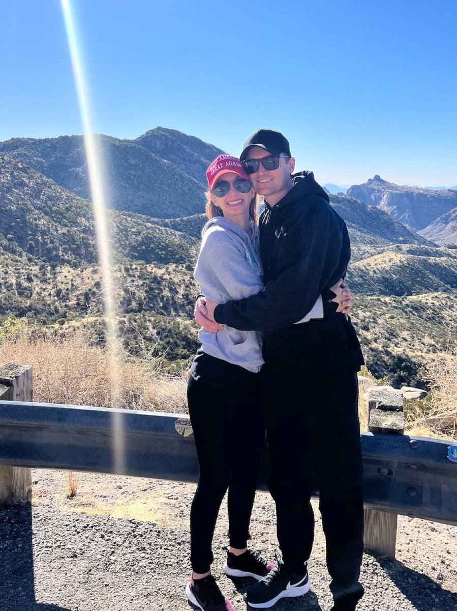 Rebin1995R's tweet image. 🟠 Ross Ulbricht confirms he is now writing his own tweets as he celebrates his new freedom with his wife 🙌