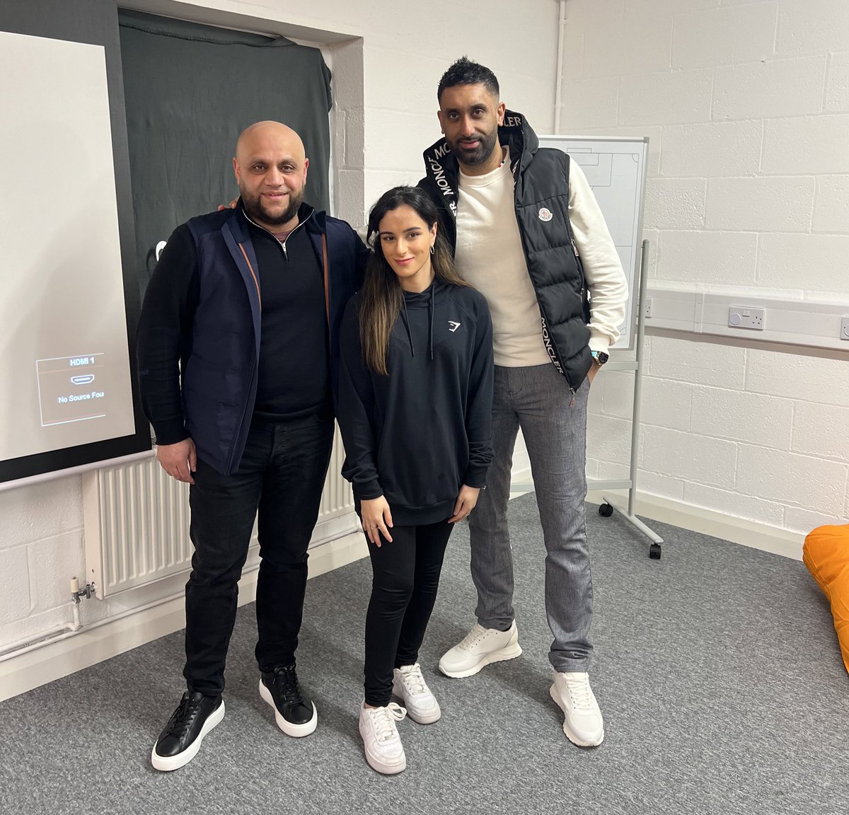 Sunny Gill x BUFC 🤝

An inspiring evening with Elite Development Referee Sunny Singh Gill, our amazing club volunteers, and members of <a href="/FA_PGMOL/">PGMO</a> ⚽️

Swipe to check out some highlights from the night 📸