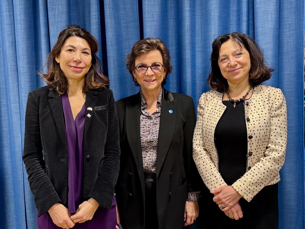 Claude Véron-Réville (@cveronrevilleeu) on Twitter photo 3 women starting another busy day in <a href="/arcticfrontiers/">Arctic Frontiers</a> Many more productive talks to come 3 women starting another busy day in <a href="/arcticfrontiers/">Arctic Frontiers</a> Many more productive talks to come