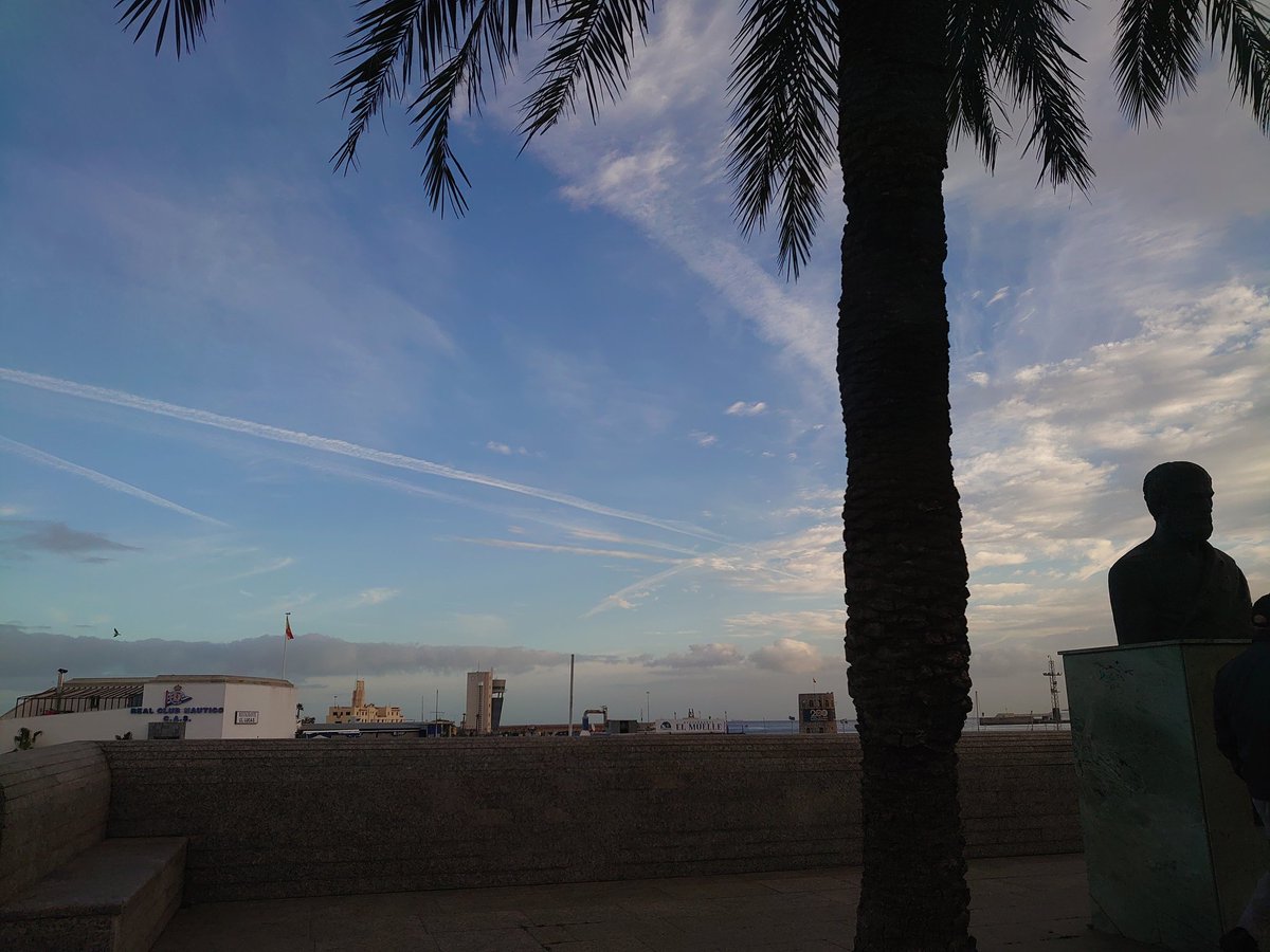 PaCHi_CH_ESPA's tweet image. ☄️🛬 ⚠️ ESPAÑA 🇪🇸, Ceuta, 29 de Enero 2025, 9:10 a.m
☄️🛫 Bombardeo masivo de químicos mediante #geoingenieria
🧪💨 Rociando químicos a la población sin consultar.
⚠️💨 Contaminando, atentando contra la salud pública y el medio ambiente.
#SCOPEX, #GEOINGENIERIA , #SEQUIAINDUCIDA