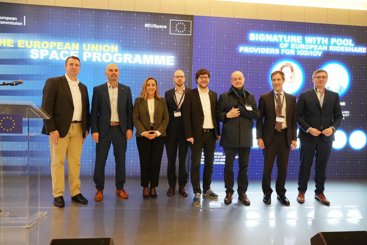 ESA_Tech's tweet image. The best place to test new space technologies? Space! 🚀 At the 17th #EuropeanSpaceConf @BBE_Europe, @esa's TEC Director signed a deal with a pool of small satellite companies that will take promising technologies to space for testing as part of @EU_Commission’s programme to…