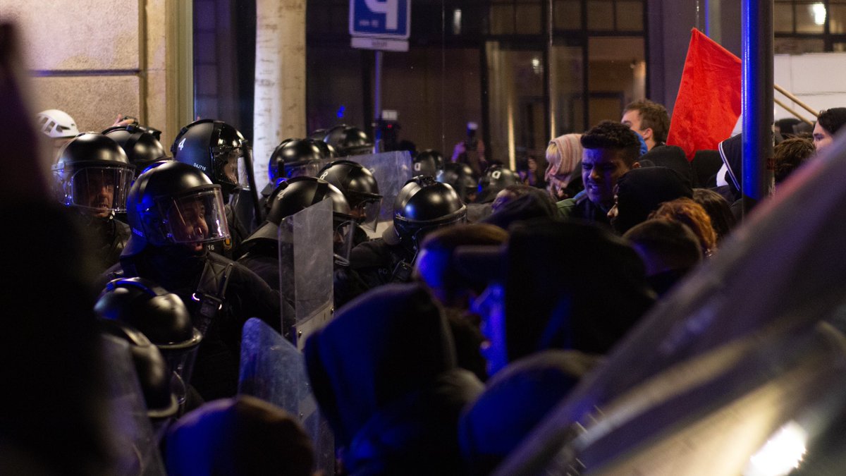Imatges de la manifestacio contra el desallotjament de l’Antiga Massana.