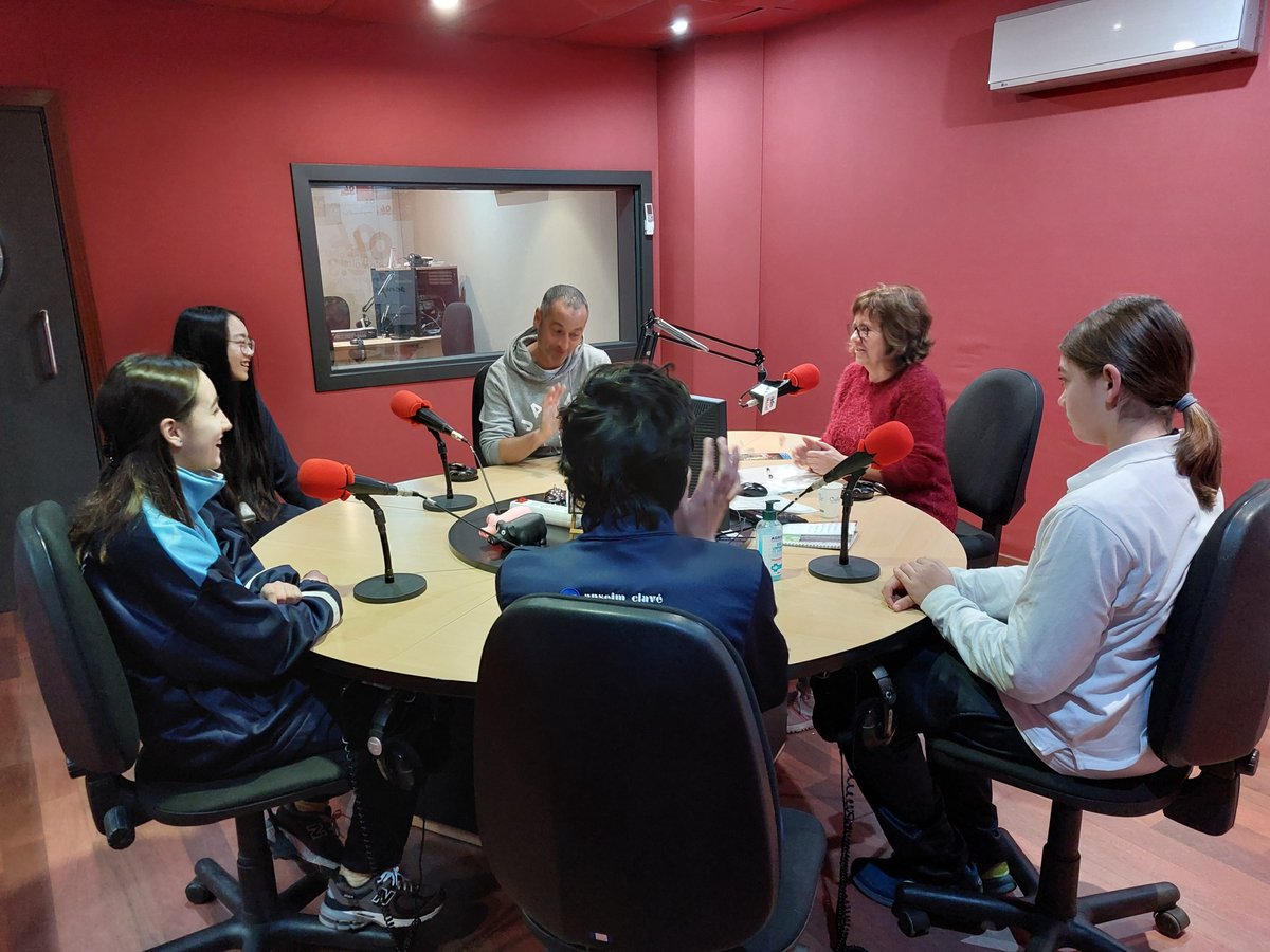 radiomollet963's tweet photo. Tot seguit, ens acompanya alumnat de l’@AEAnselmClave i que ens parlen del projecte ‘Ocells dels jardins per a escoles’. Per acabar, parlem de perfeccionisme al nostre espai de psicologia amb Psico 3. #Mollet https://t.co/IR52EmP6Ov