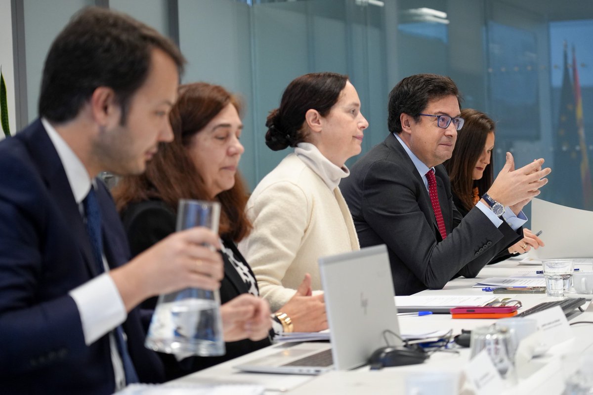 mintradigital's tweet photo. Avanzamos en la organización de la IX Cumbre Global de la Alianza para el Gobierno Abierto, que se celebrará en Vitoria los días 7,8 y 9 de octubre.
Hoy el ministro @oscarlopeztwit ha presidido la reunión constitutiva del comité organizador.
🔗 https://t.co/Zia6sHlLIo https://t.co/069kc9Ssbv