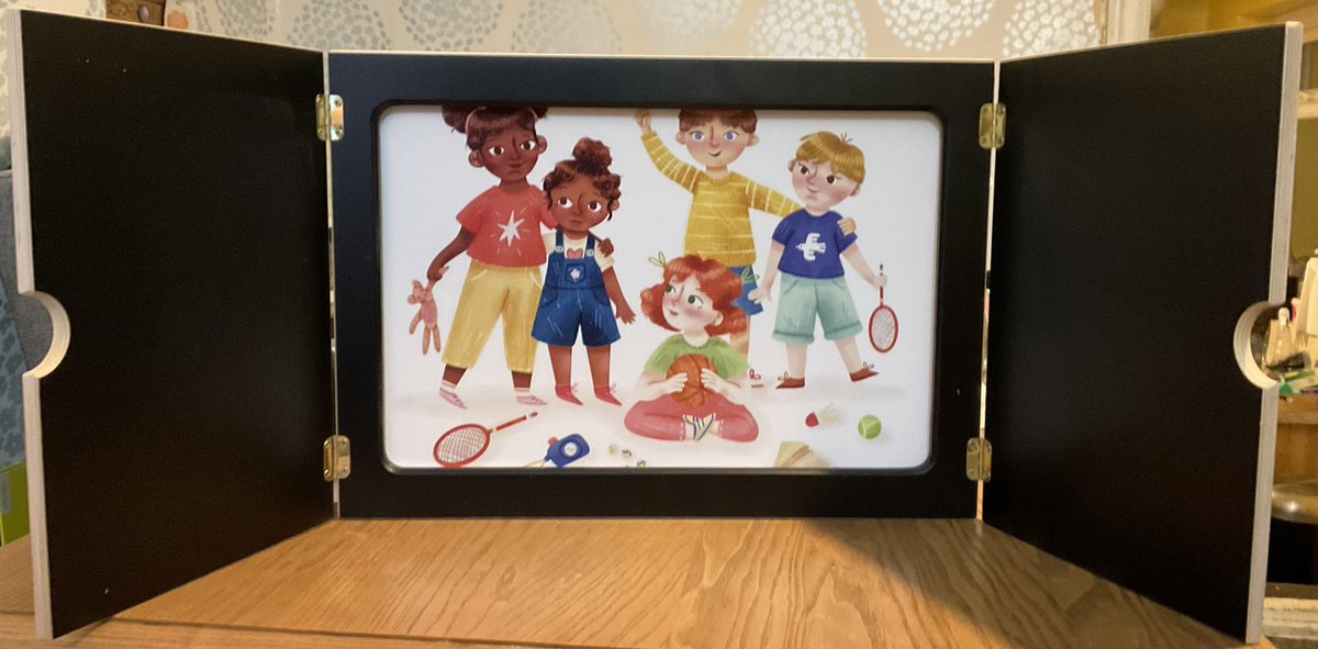 Our Young Carers illustration project are pleased to share a Kamishibai version of “Young Carers in Bunnyland’ by Ana Graça designed for use in group settings. <a href="/YCARP2021/">子ども・若者ケアラーの声を届けようプロジェクト（YCARP）事務局</a> <a href="/oerimim/">yumi</a> <a href="/KingstonCarers/">Kingston Carers' Network</a> <a href="/CarersTrust/">Carers Trust</a>  youngcarersillustrations.com/post/kamishiba…